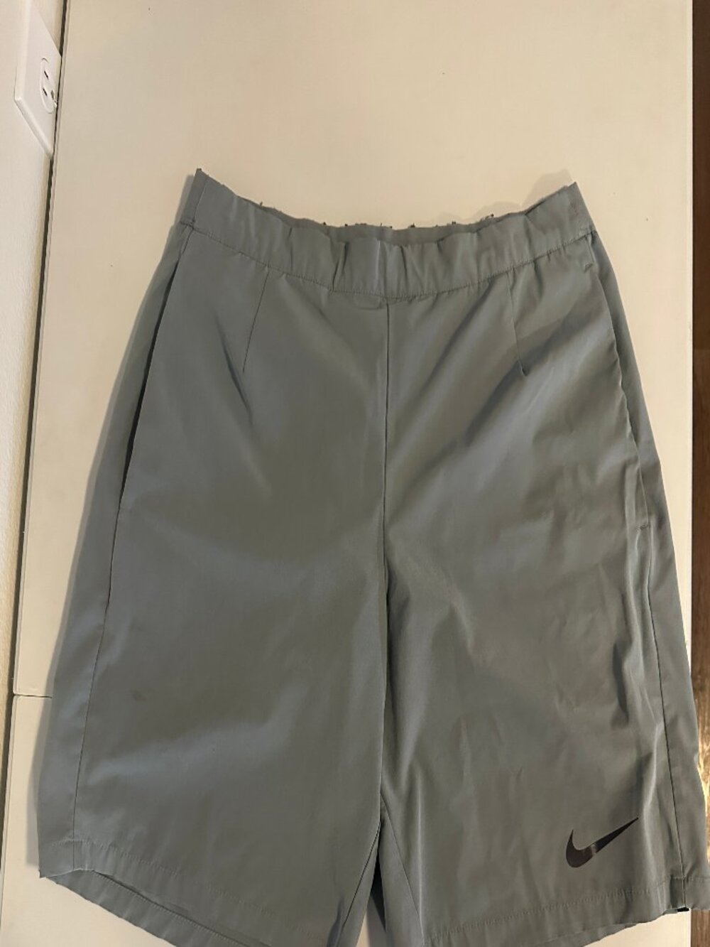 Nike Gray Dri-FIT Athletic Training Shorts Men's Medium EUC